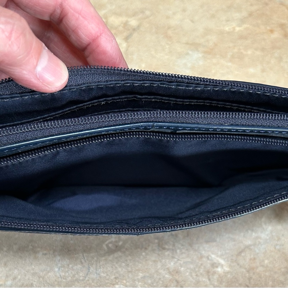 Coach Poppy Signature C Wristlet - Picture 6 of 7